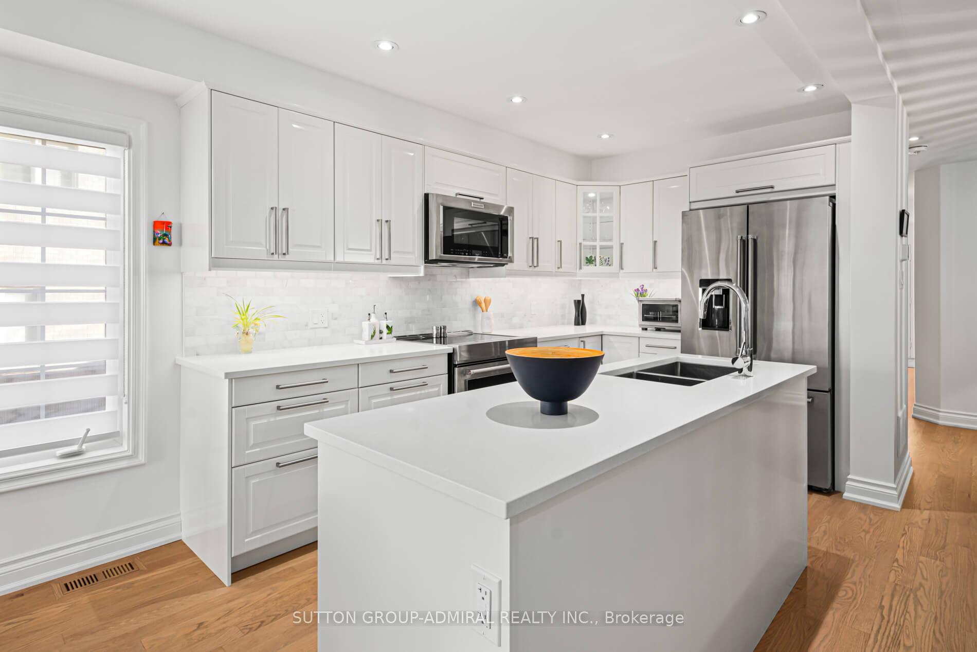 Photo 13 of 10 Oak Park Crescent, Vaughan, Rural Vaughan — HOMEH