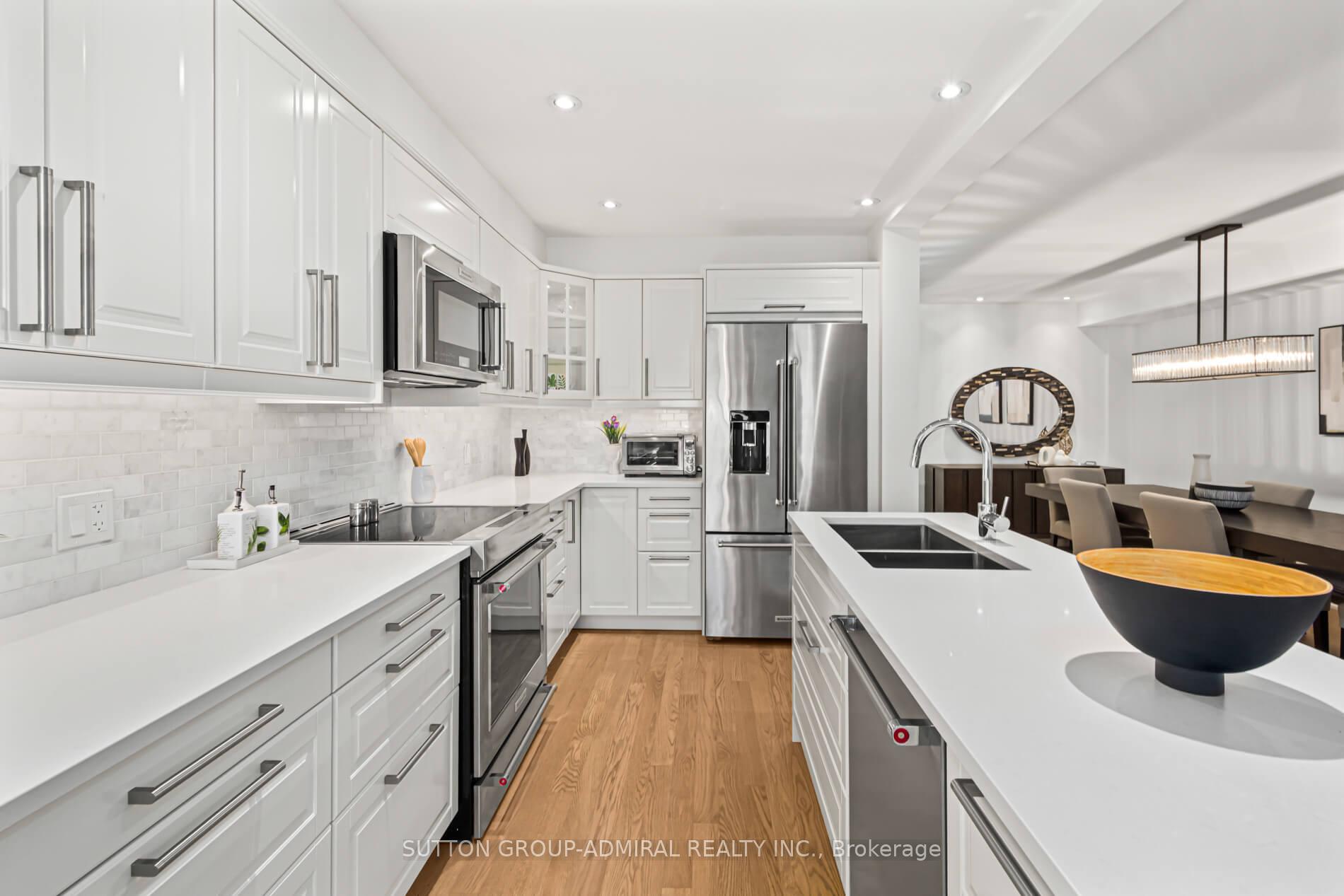 Photo 14 of 10 Oak Park Crescent, Vaughan, Rural Vaughan — HOMEH