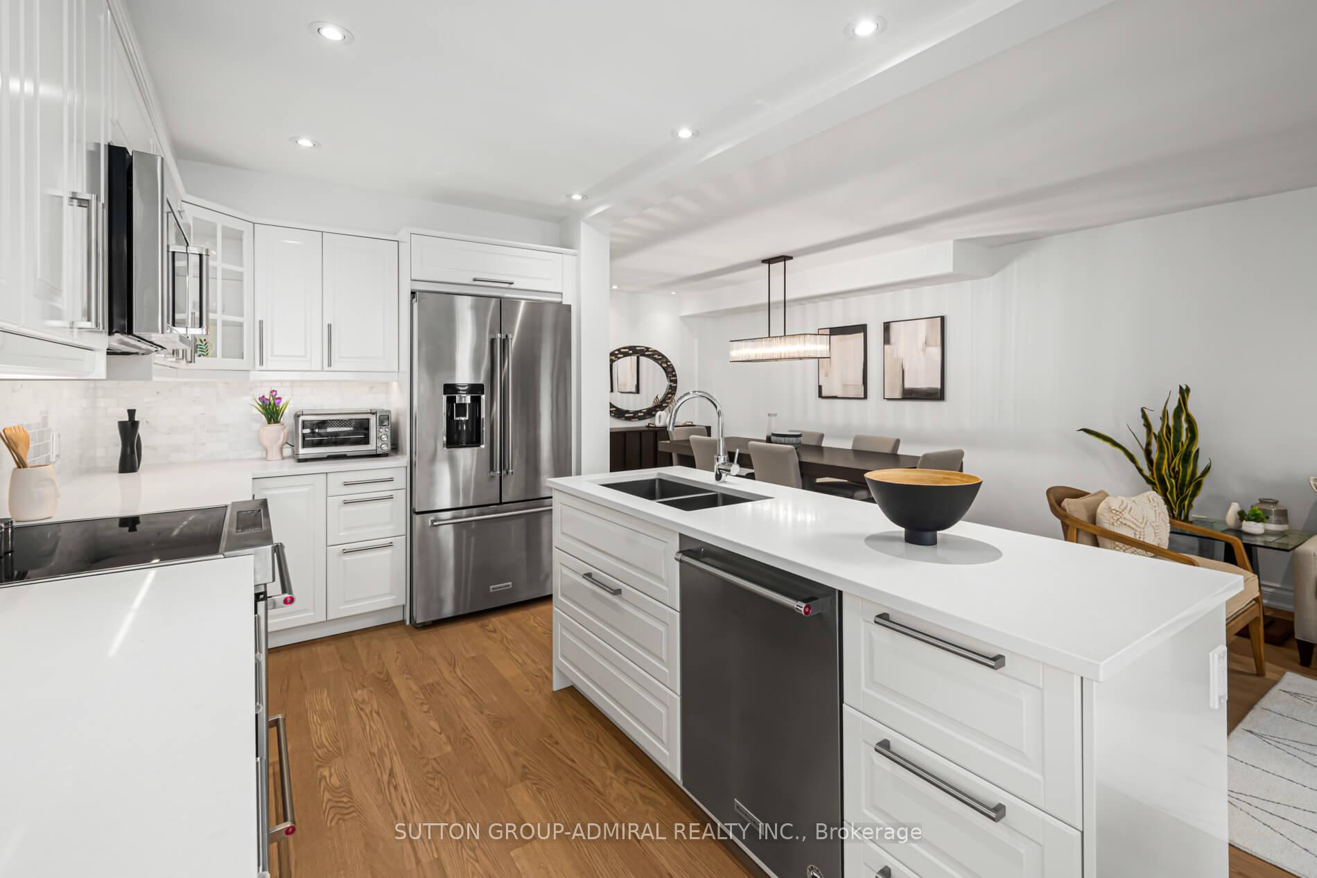 Photo 15 of 10 Oak Park Crescent, Vaughan, Rural Vaughan — HOMEH