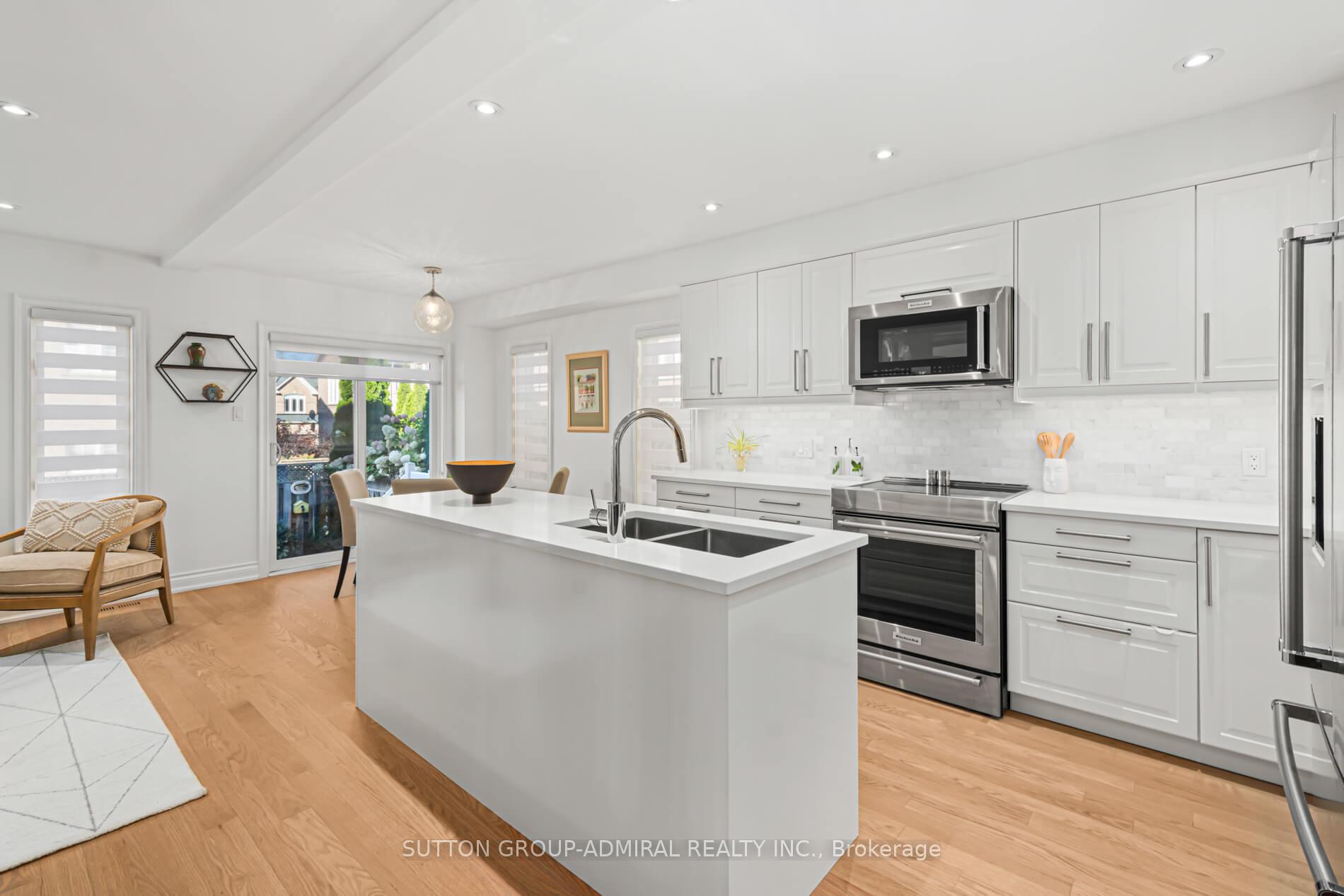Photo 16 of 10 Oak Park Crescent, Vaughan, Rural Vaughan — HOMEH