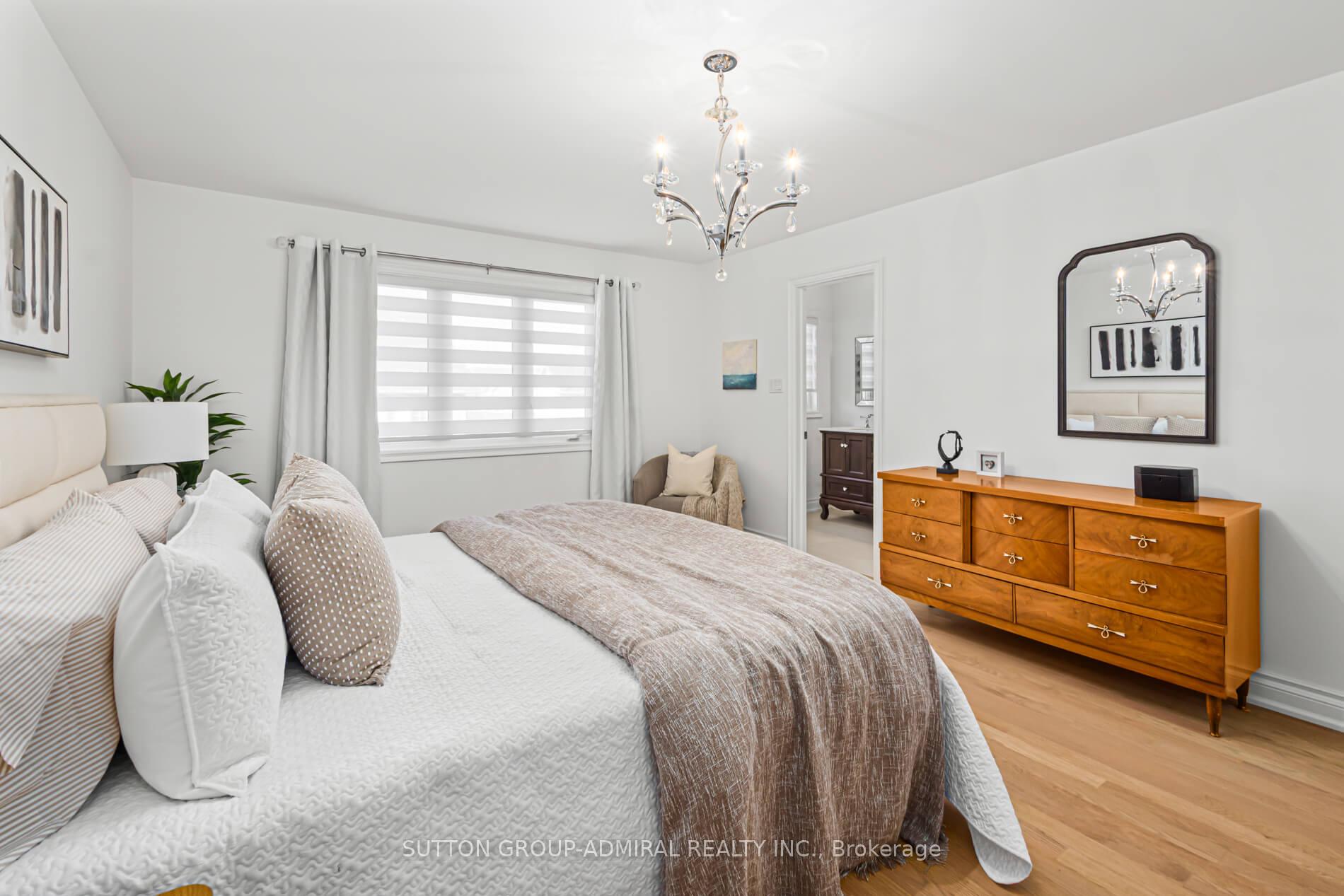 Photo 20 of 10 Oak Park Crescent, Vaughan, Rural Vaughan — HOMEH