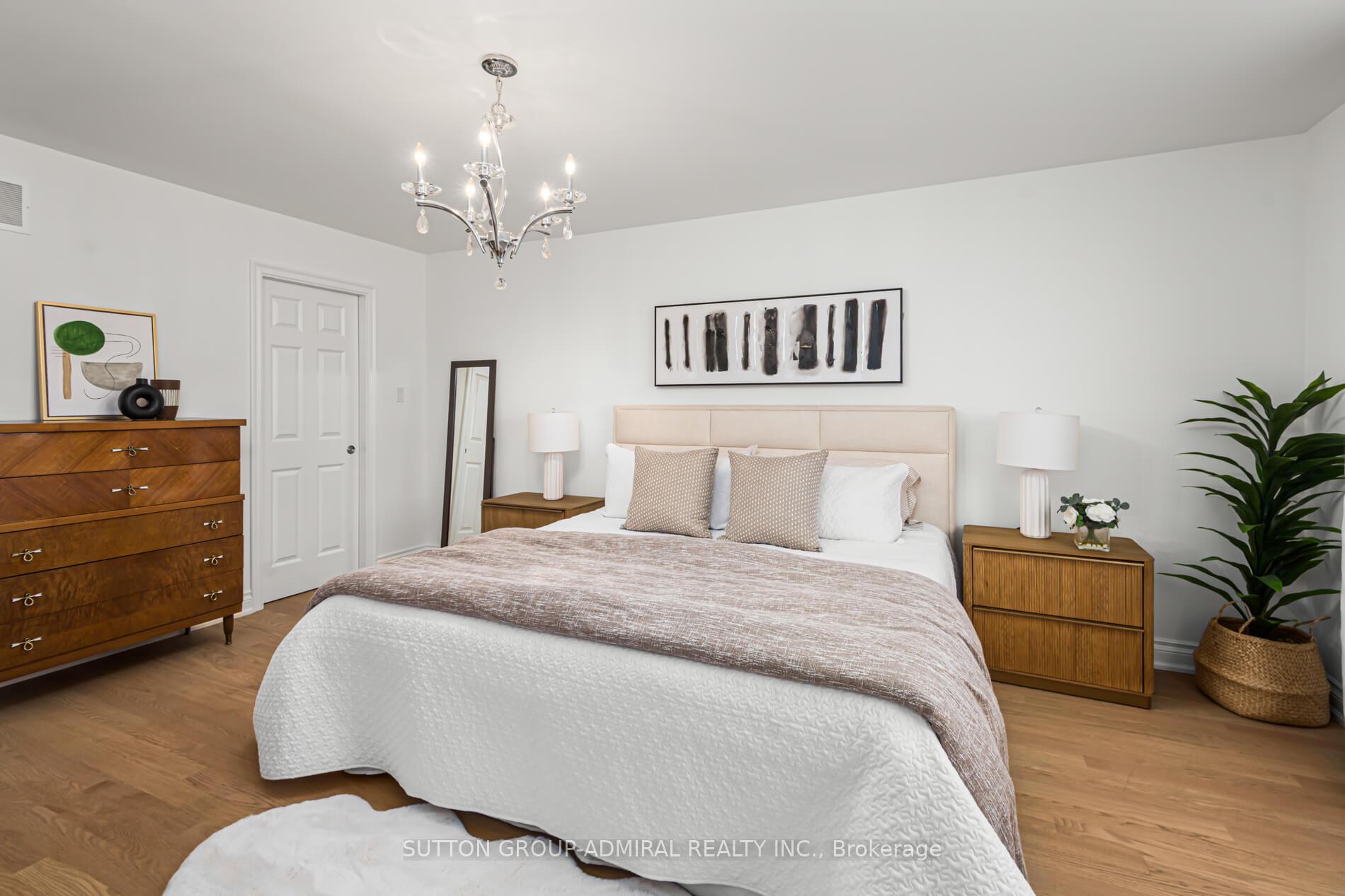 Photo 21 of 10 Oak Park Crescent, Vaughan, Rural Vaughan — HOMEH