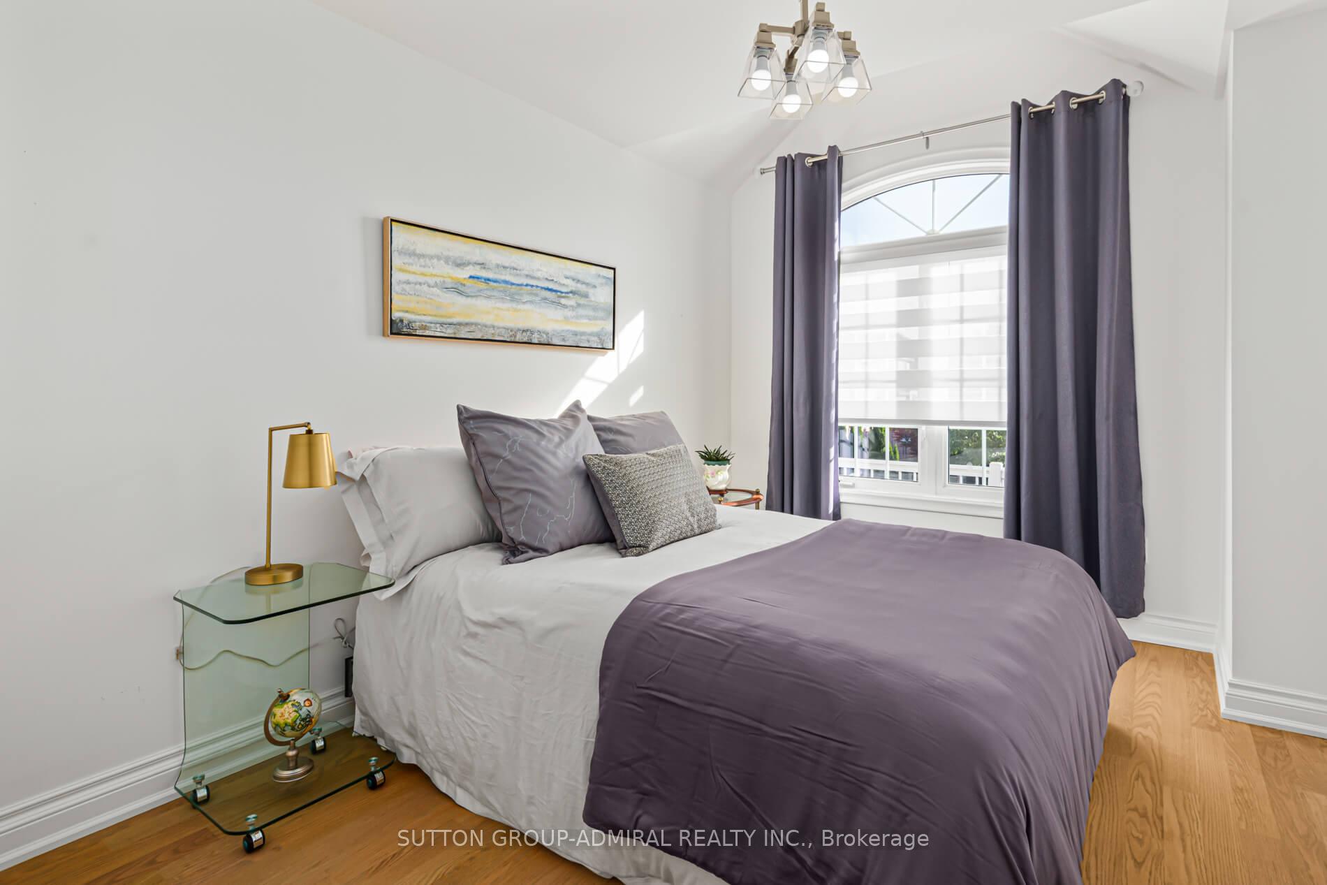 Photo 23 of 10 Oak Park Crescent, Vaughan, Rural Vaughan — HOMEH