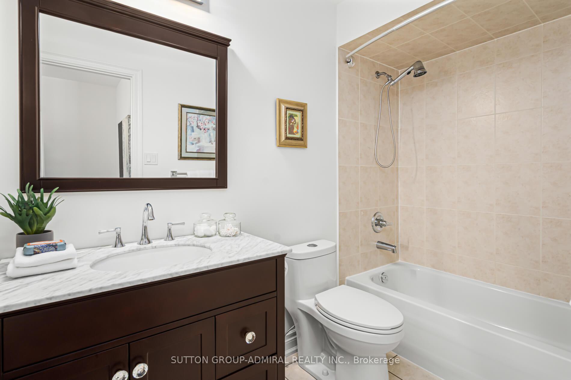 Photo 25 of 10 Oak Park Crescent, Vaughan, Rural Vaughan — HOMEH