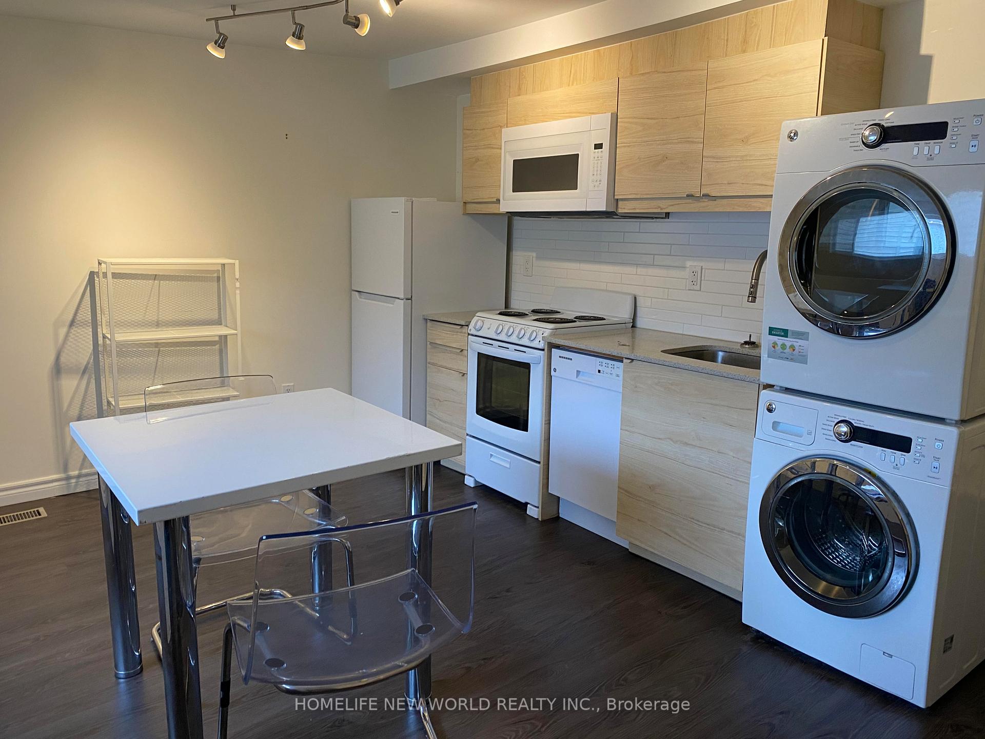 Photo 1 of Unit Unit C, 8 Roslin Avenue, Waterloo, Uptown West — HOMEH