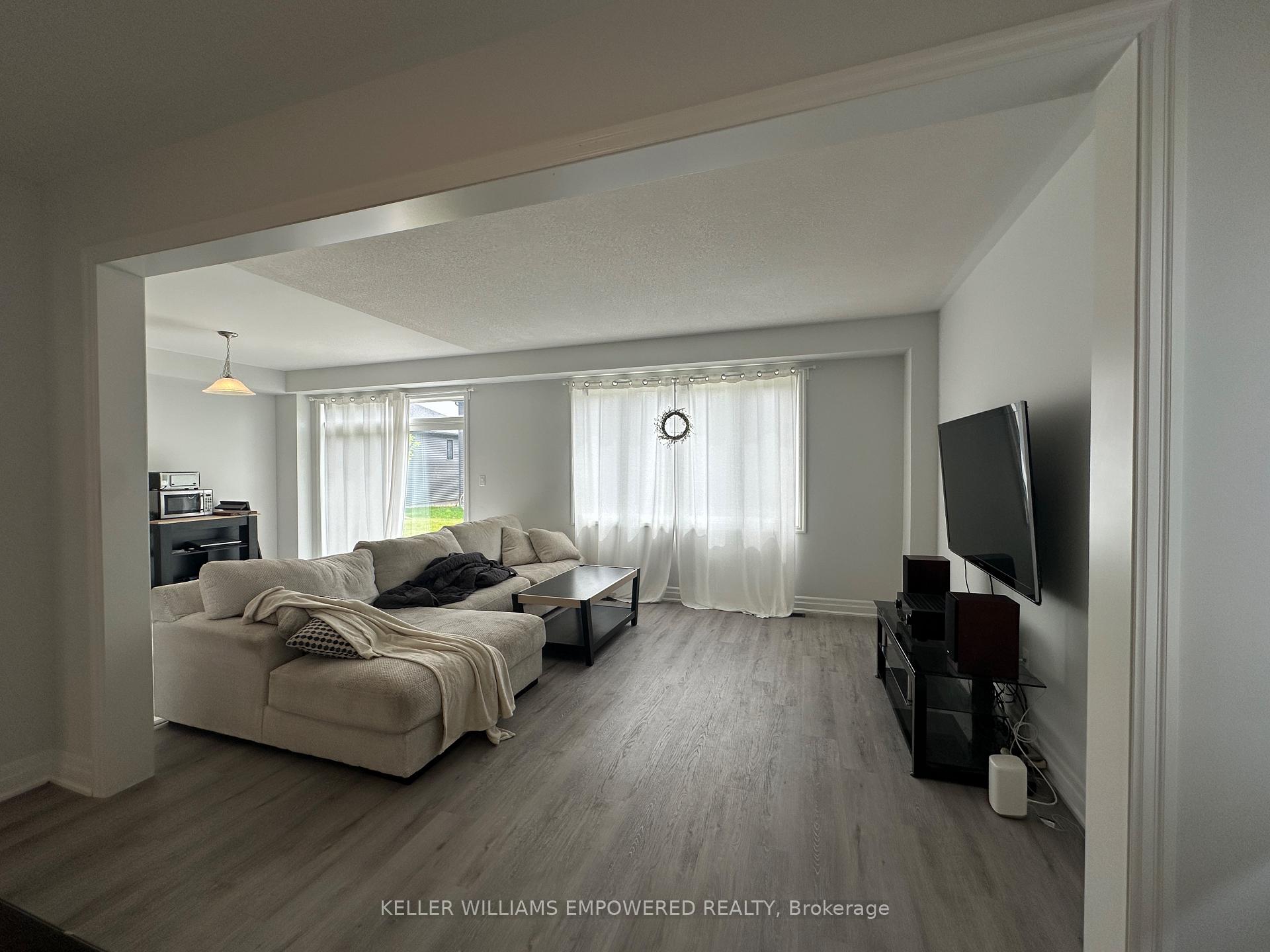 Photo 8 of 38 Del Ray Crescent, Wasaga Beach — HOMEH