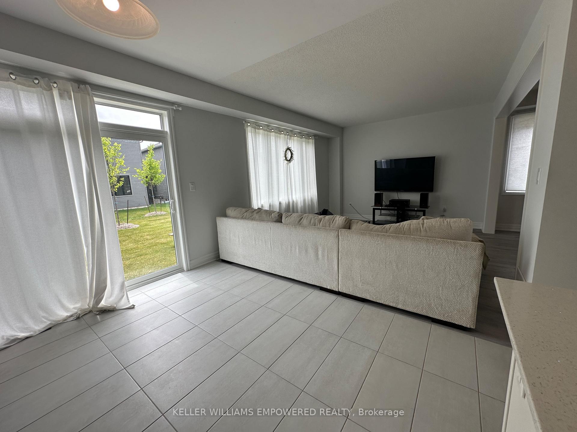 Photo 10 of 38 Del Ray Crescent, Wasaga Beach — HOMEH