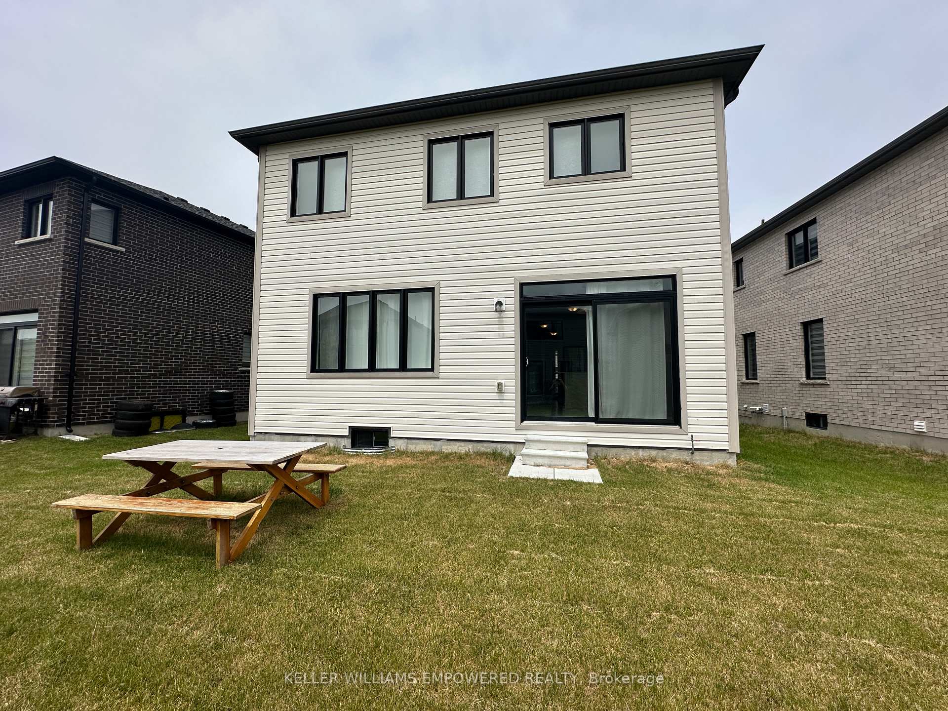 Photo 11 of 38 Del Ray Crescent, Wasaga Beach — HOMEH