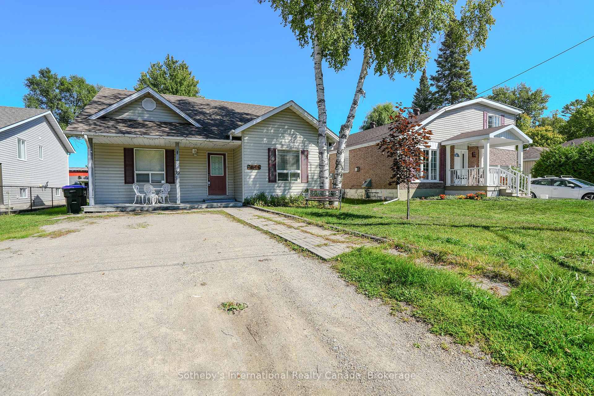 Photo 2 of 19 47th Street S, Wasaga Beach — HOMEH