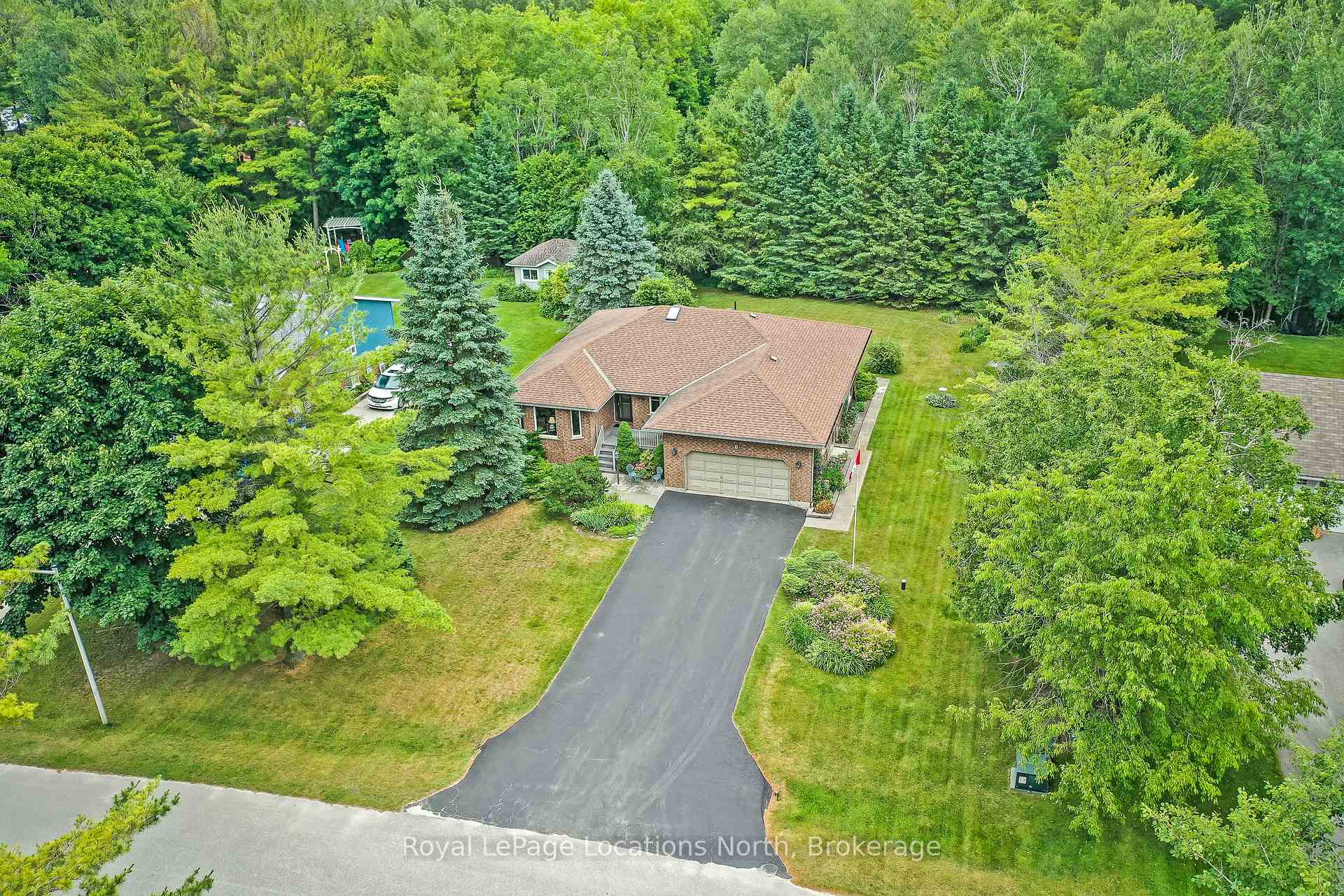 Photo 2 of 3 Kelley Crescent, Wasaga Beach — HOMEH