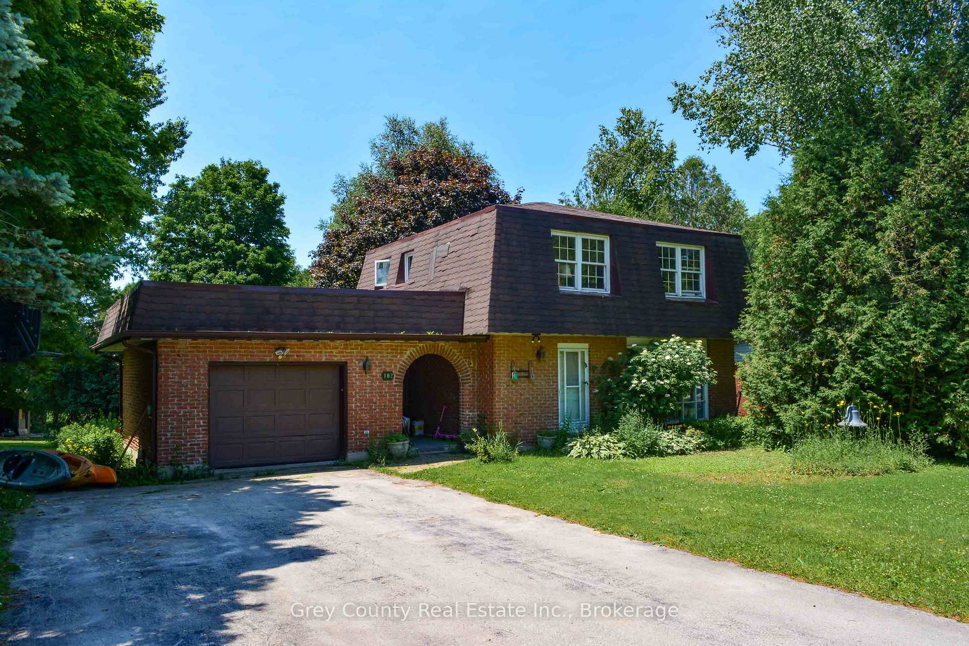 Front of 102 Glenwood Place