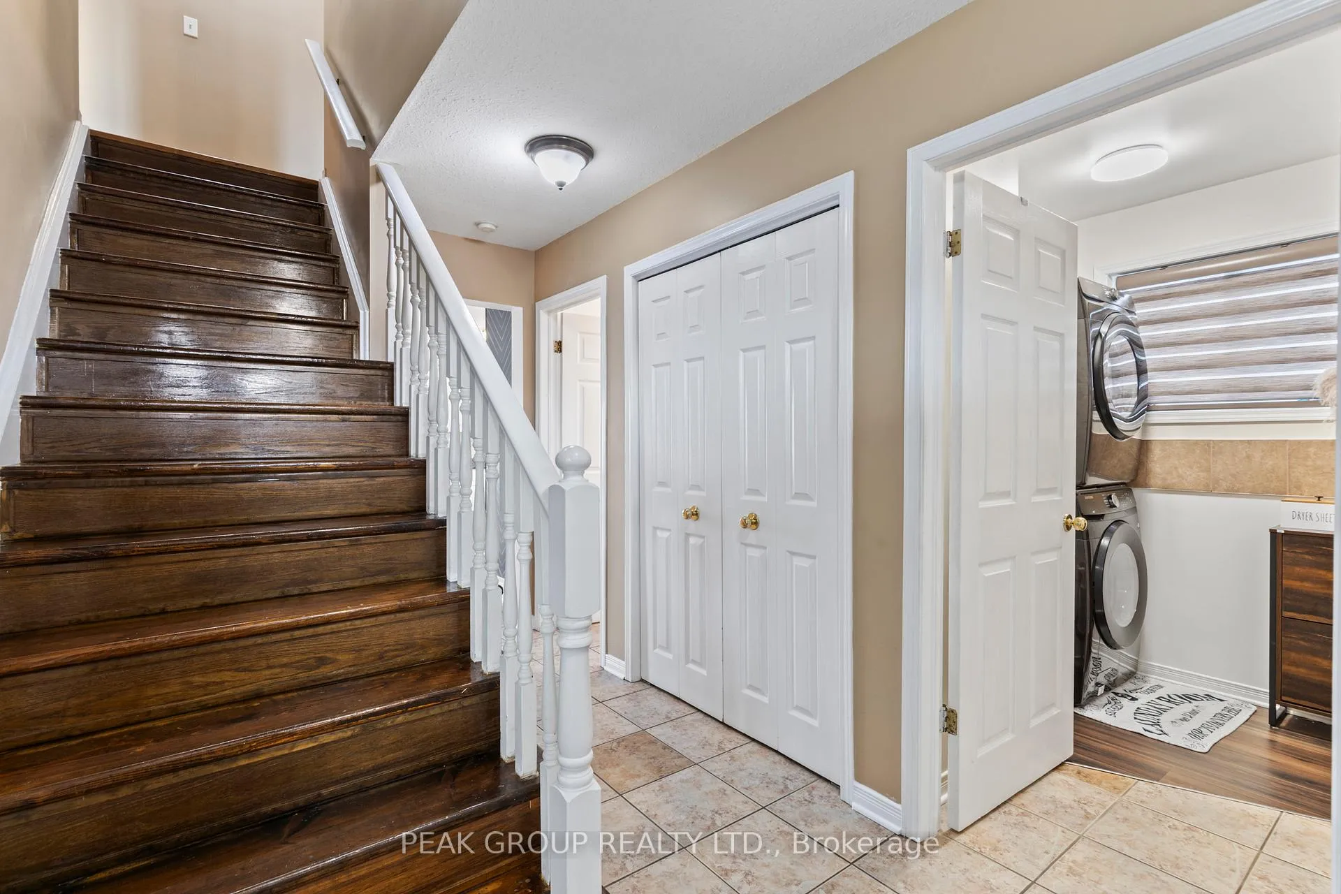 Photo 8 of 427 Trillium Avenue, Welland, West Welland — HOMEH