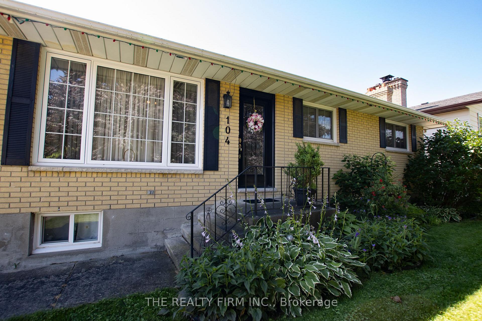 Photo 3 of 104 William Street, West Elgin, West Lorne — HOMEH