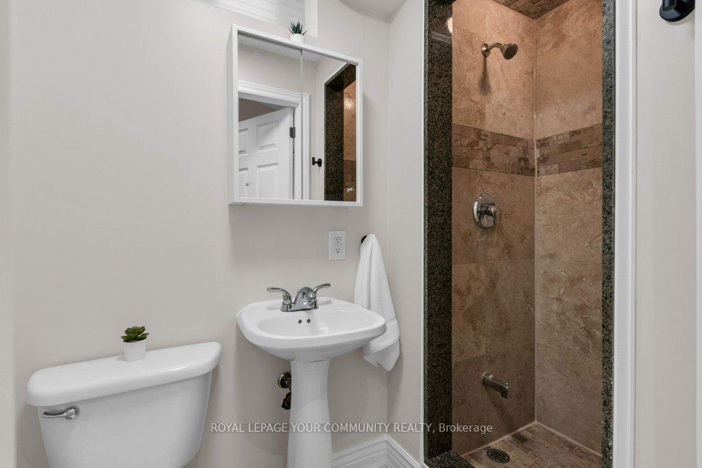 Photo 18 of 39 Boticelli Way, Vaughan, Vellore Village — HOMEH