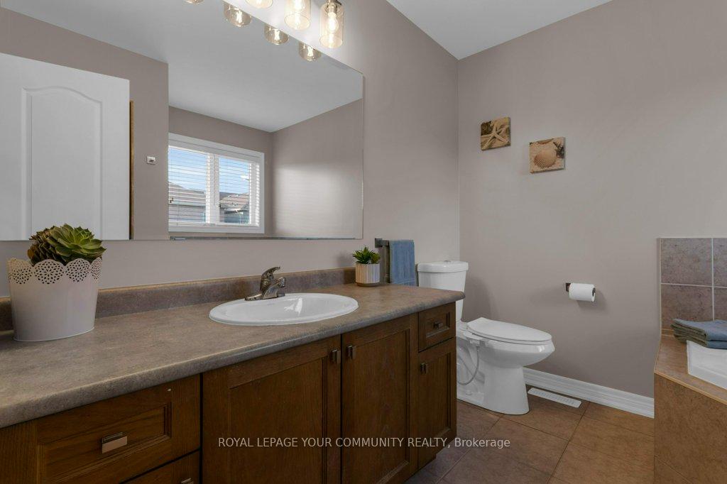 Photo 35 of 39 Boticelli Way, Vaughan, Vellore Village — HOMEH