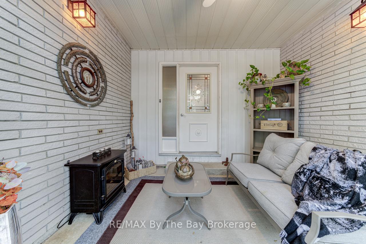 Photo 3 of 1819 River Road W, Wasaga Beach — HOMEH