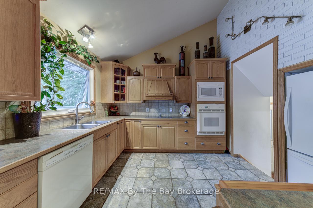 Photo 13 of 1819 River Road W, Wasaga Beach — HOMEH