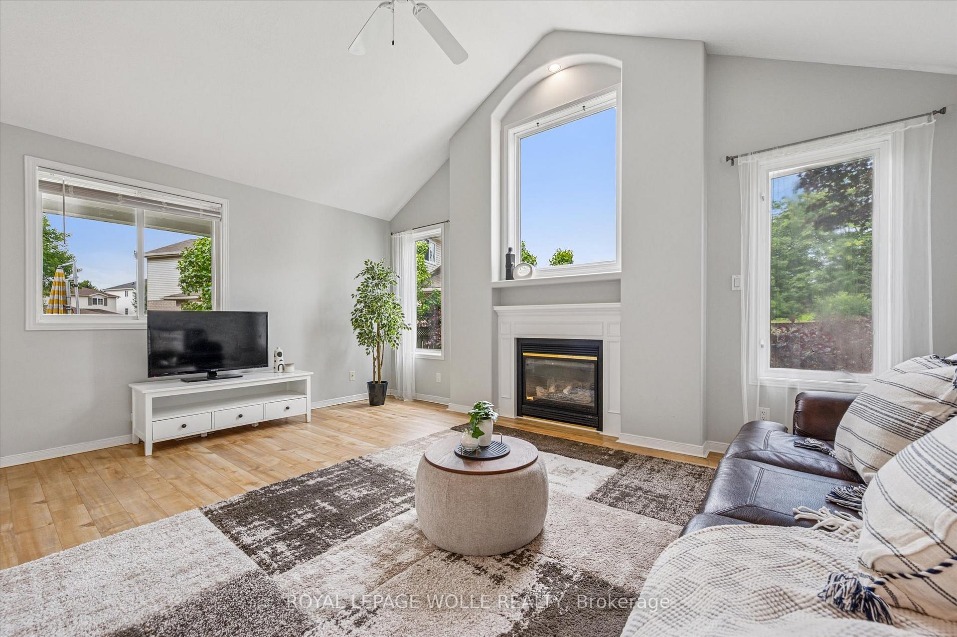 Photo 6 of 383 Beaver Creek Road, Waterloo — HOMEH