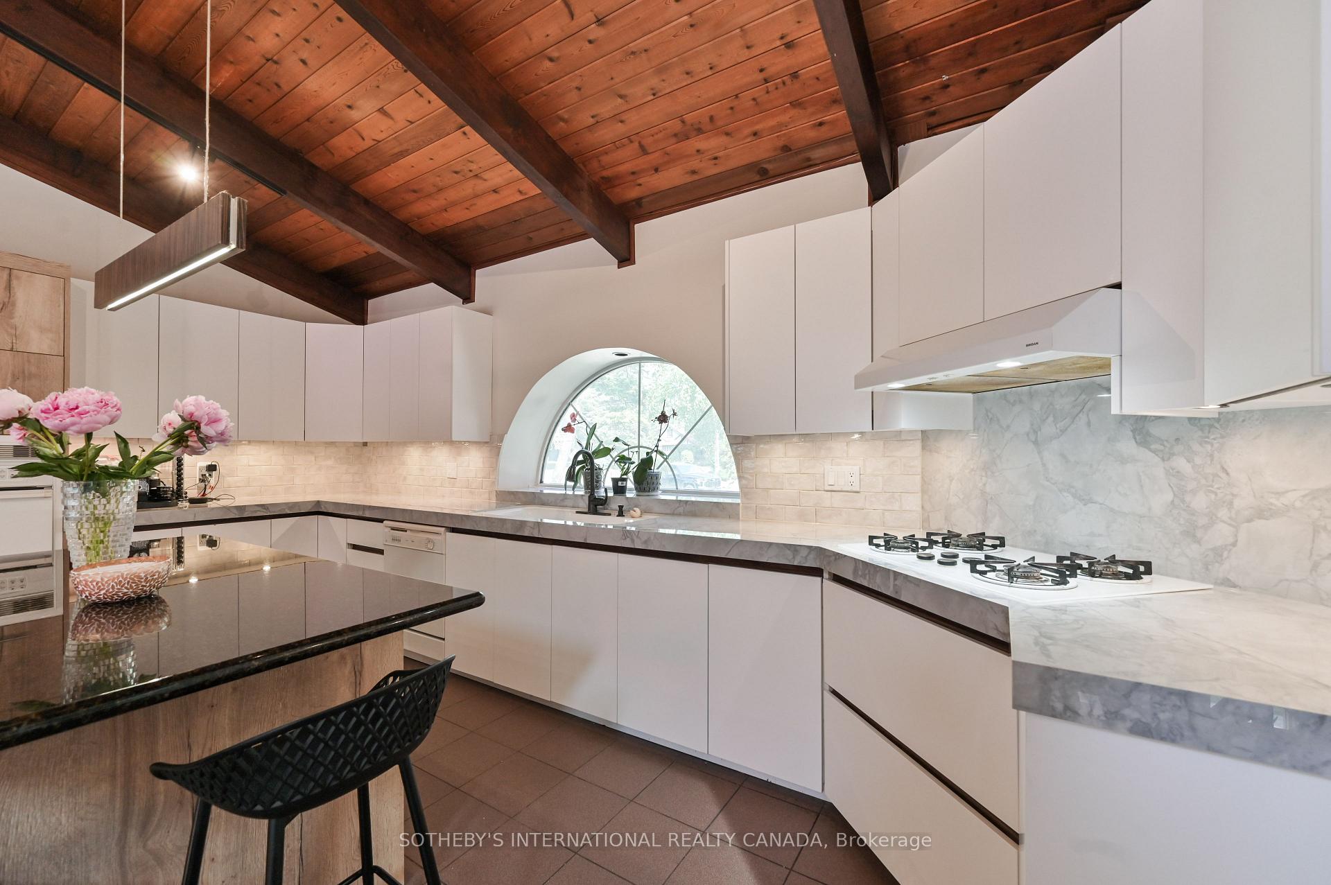 Photo 6 of 130 Monsheen Drive, Vaughan, East Woodbridge — HOMEH