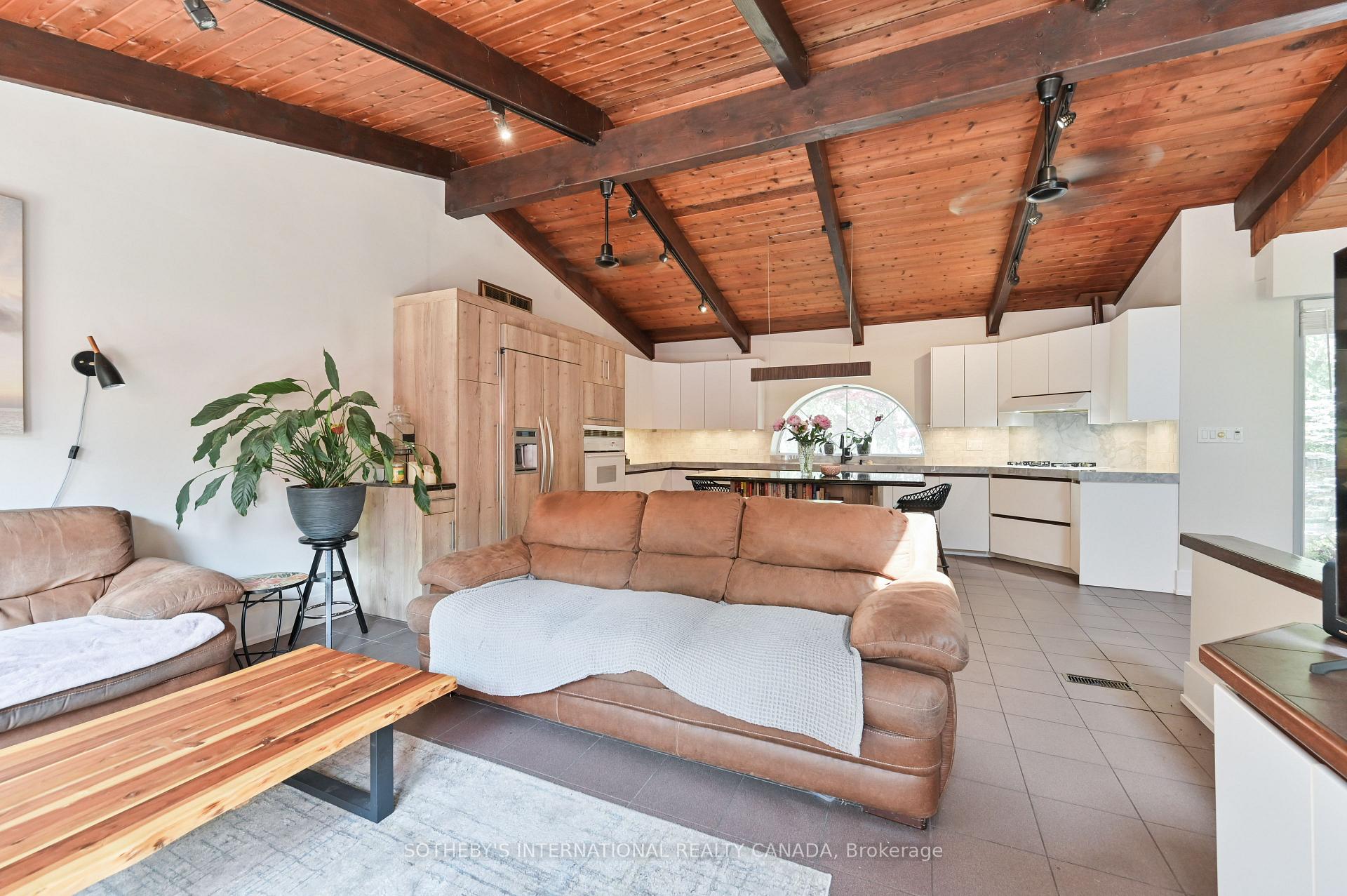 Photo 10 of 130 Monsheen Drive, Vaughan, East Woodbridge — HOMEH
