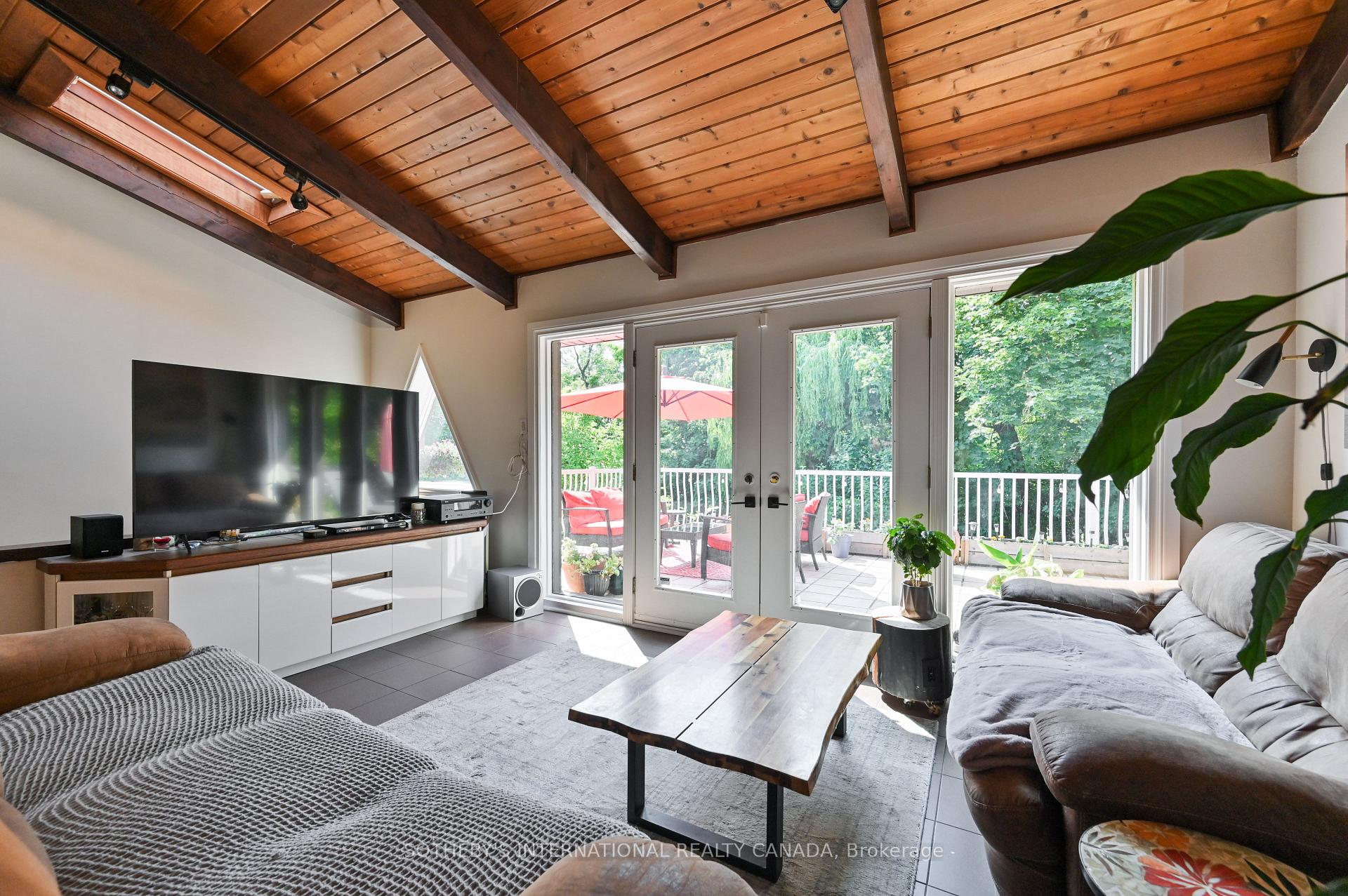 Photo 11 of 130 Monsheen Drive, Vaughan, East Woodbridge — HOMEH