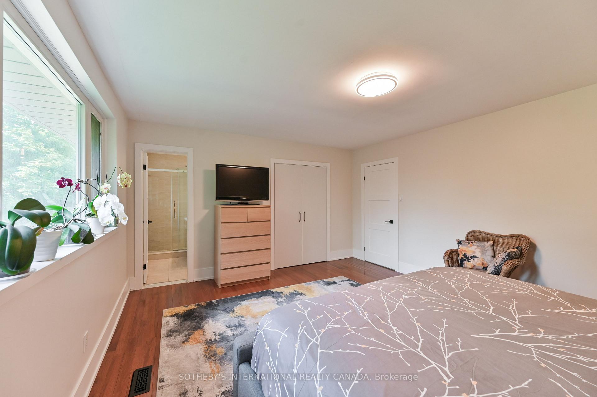 Photo 13 of 130 Monsheen Drive, Vaughan, East Woodbridge — HOMEH