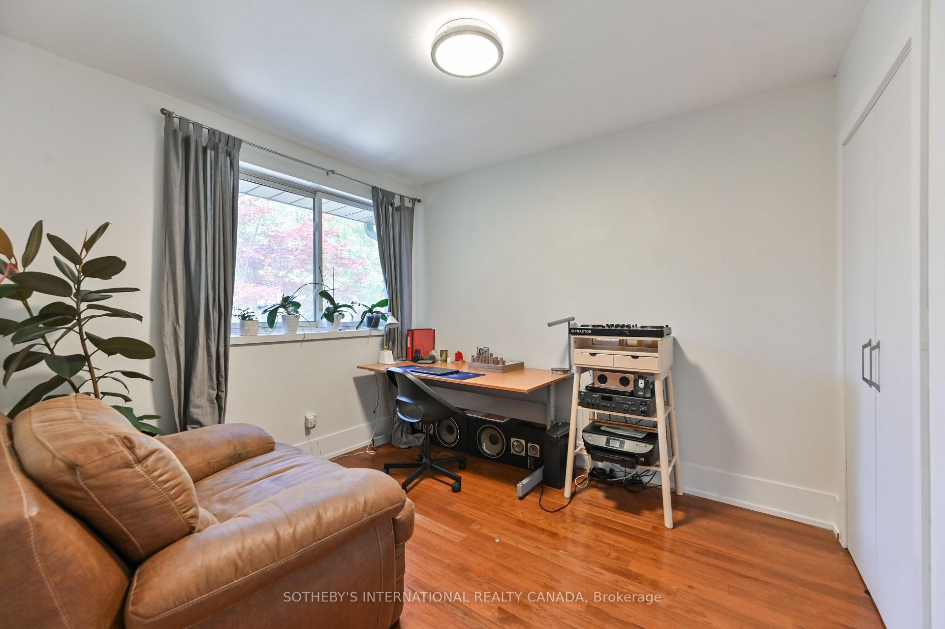 Photo 15 of 130 Monsheen Drive, Vaughan, East Woodbridge — HOMEH