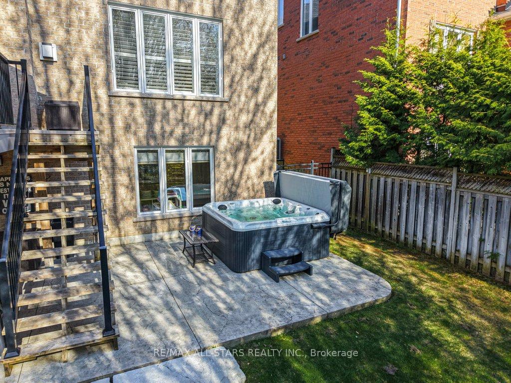 Photo 43 of 64 Button Crescent, Uxbridge — HOMEH