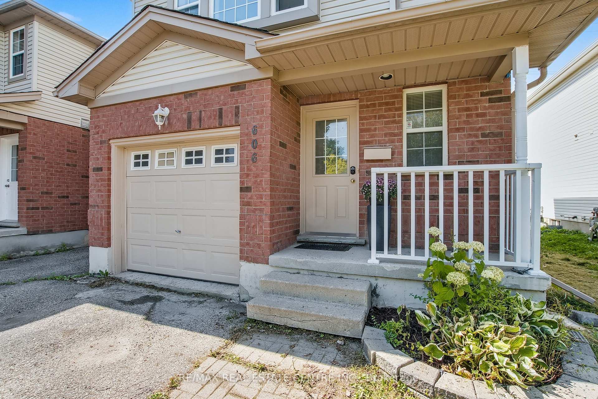 Photo 3 of 606 Brandenburg Boulevard, Waterloo, Clair Hills — HOMEH