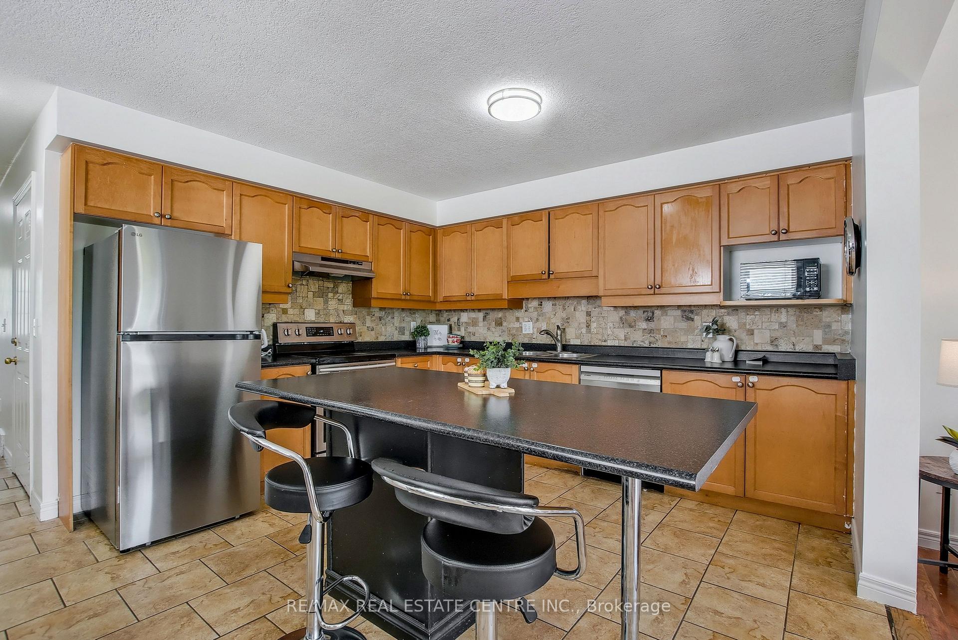 Photo 7 of 606 Brandenburg Boulevard, Waterloo, Clair Hills — HOMEH