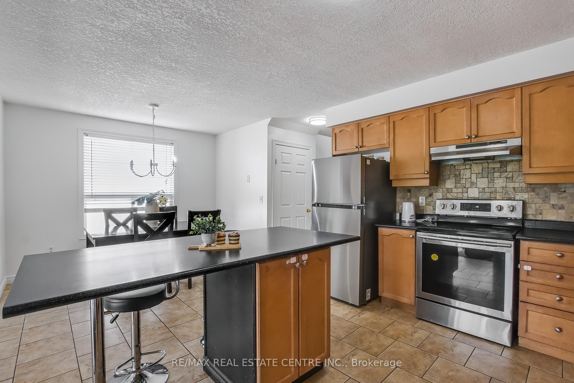 Photo 8 of 606 Brandenburg Boulevard, Waterloo, Clair Hills — HOMEH