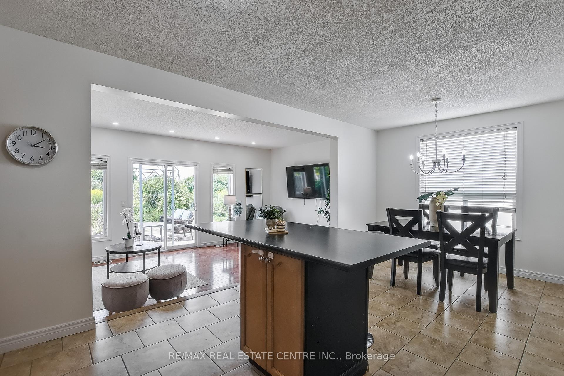 Photo 9 of 606 Brandenburg Boulevard, Waterloo, Clair Hills — HOMEH