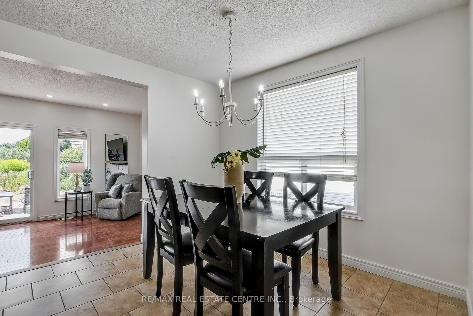 Photo 10 of 606 Brandenburg Boulevard, Waterloo, Clair Hills — HOMEH