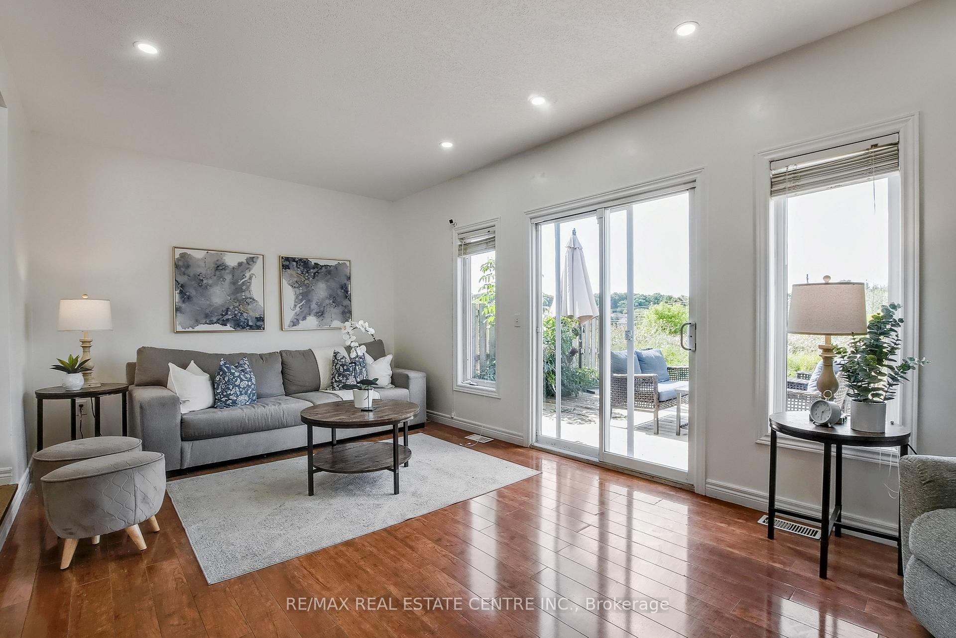 Photo 12 of 606 Brandenburg Boulevard, Waterloo, Clair Hills — HOMEH
