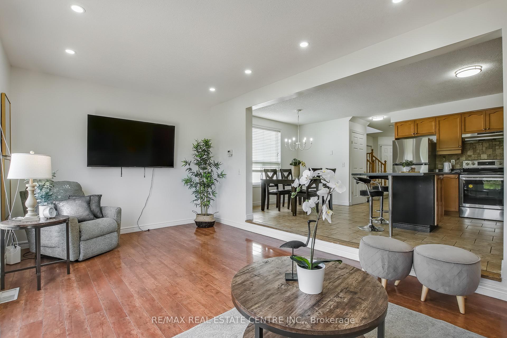 Photo 13 of 606 Brandenburg Boulevard, Waterloo, Clair Hills — HOMEH