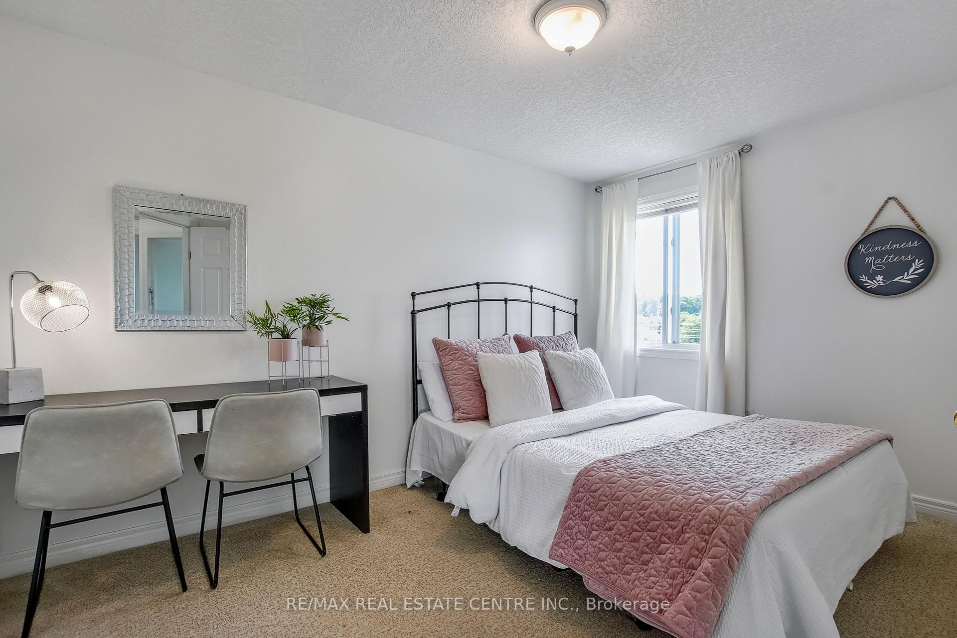Photo 16 of 606 Brandenburg Boulevard, Waterloo, Clair Hills — HOMEH