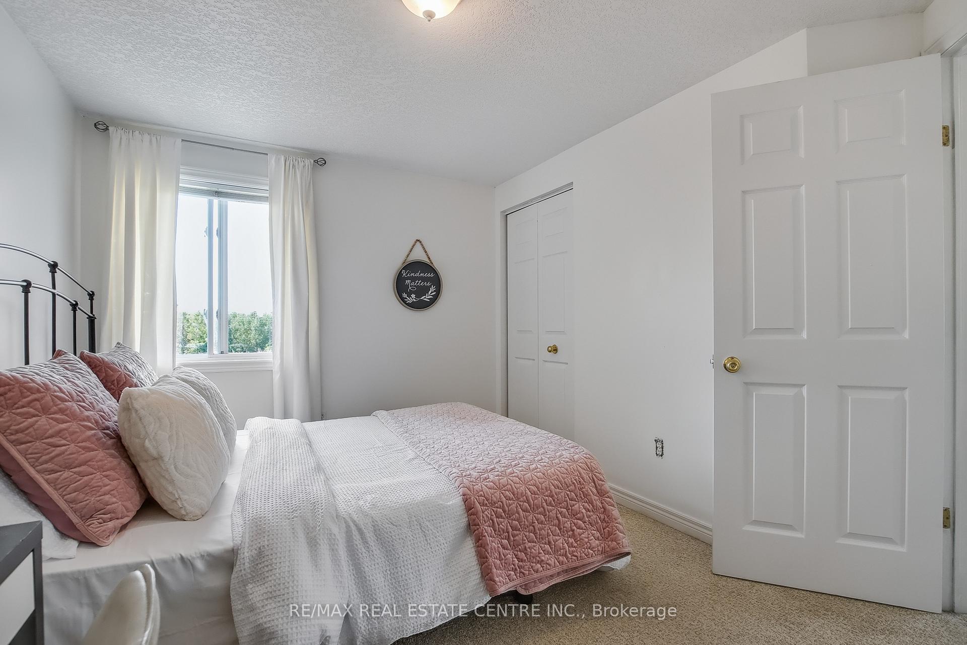 Photo 17 of 606 Brandenburg Boulevard, Waterloo, Clair Hills — HOMEH