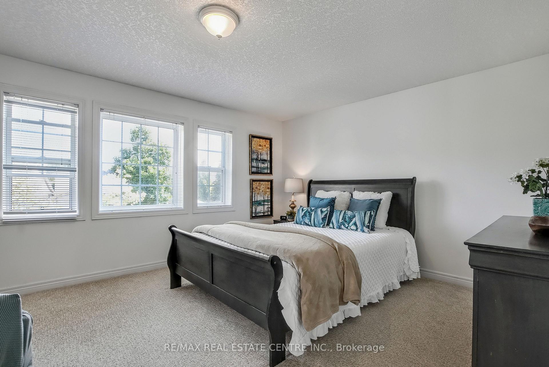 Photo 18 of 606 Brandenburg Boulevard, Waterloo, Clair Hills — HOMEH