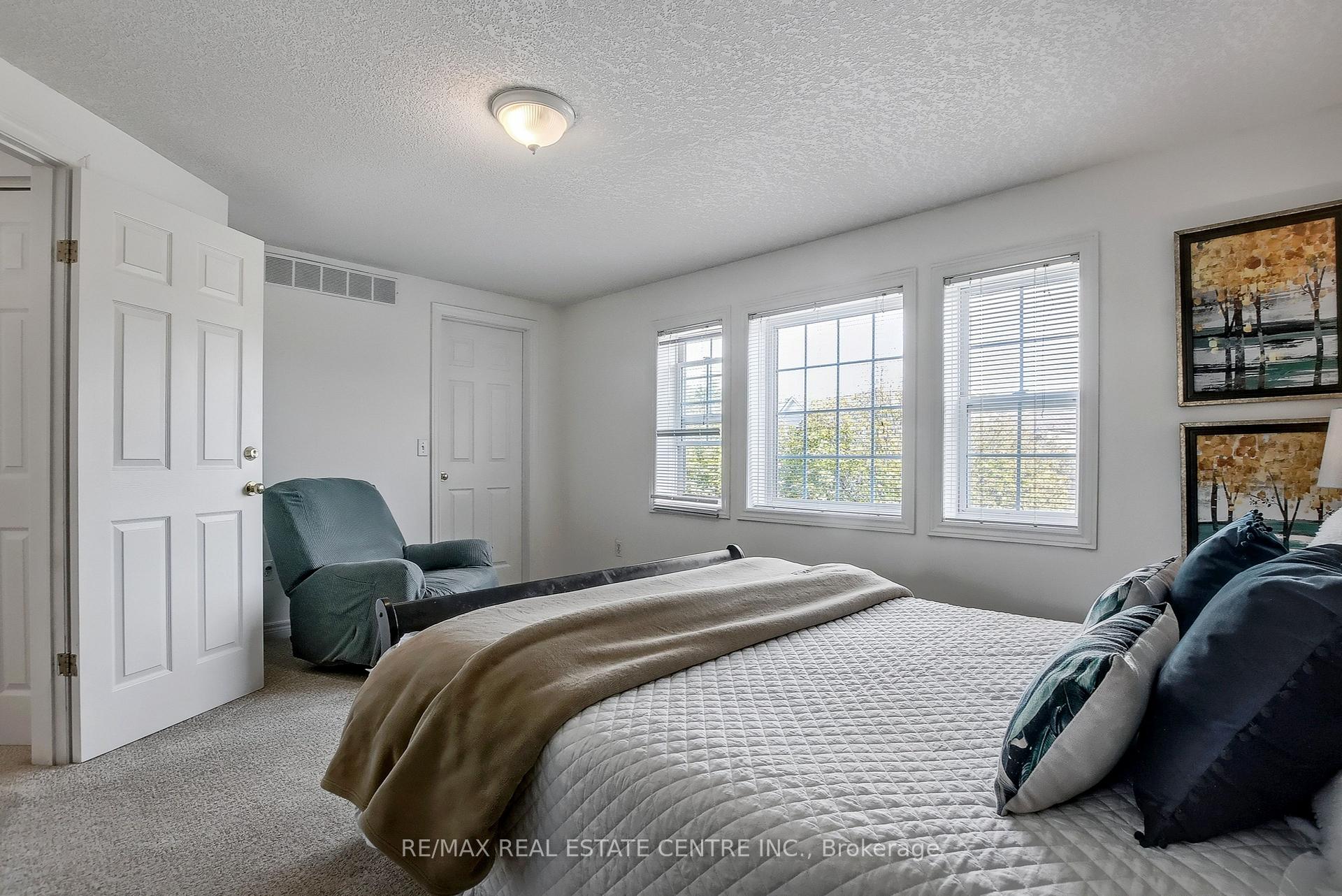 Photo 19 of 606 Brandenburg Boulevard, Waterloo, Clair Hills — HOMEH