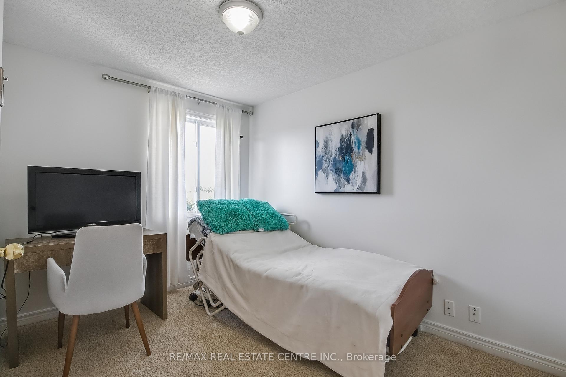 Photo 22 of 606 Brandenburg Boulevard, Waterloo, Clair Hills — HOMEH