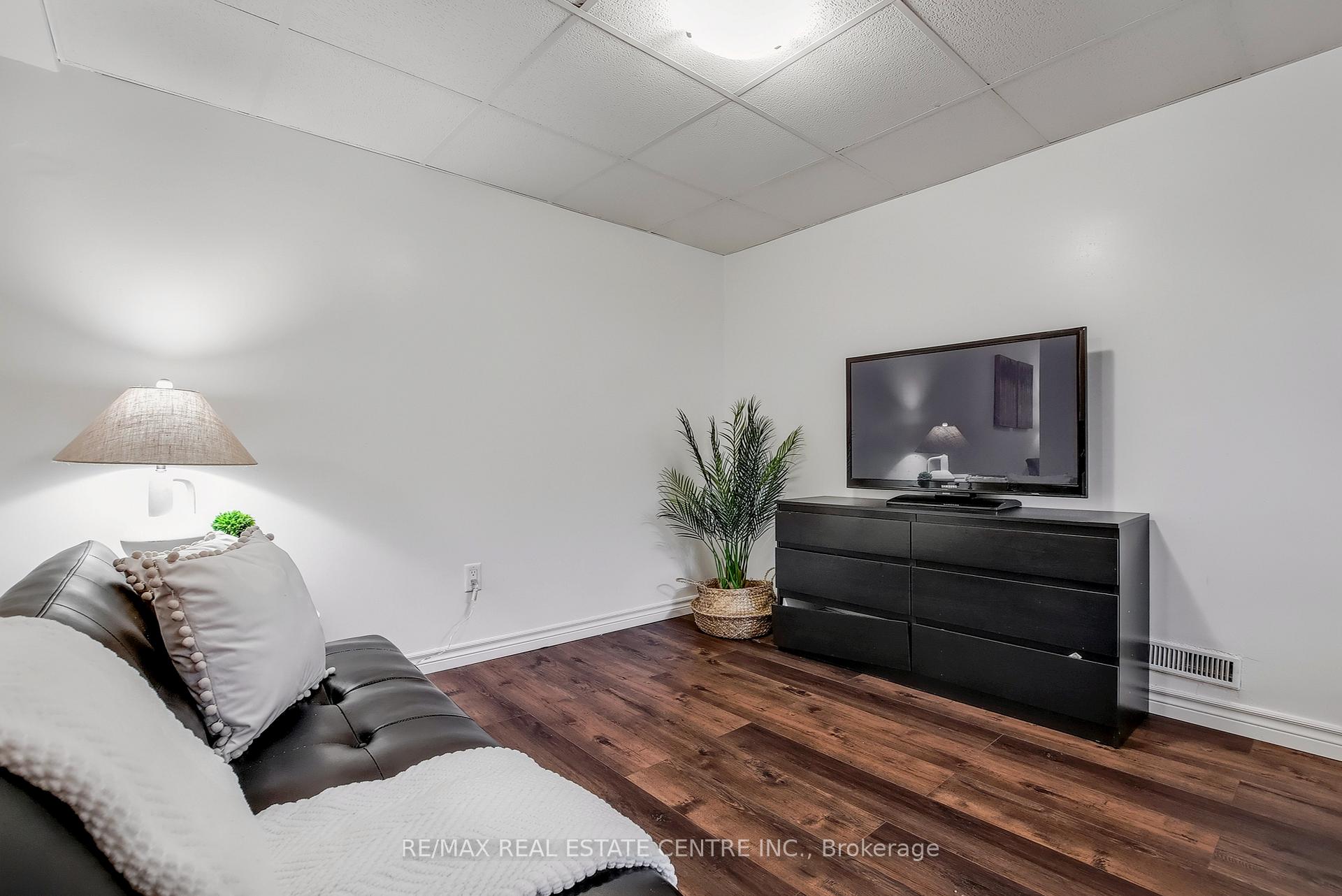Photo 26 of 606 Brandenburg Boulevard, Waterloo, Clair Hills — HOMEH