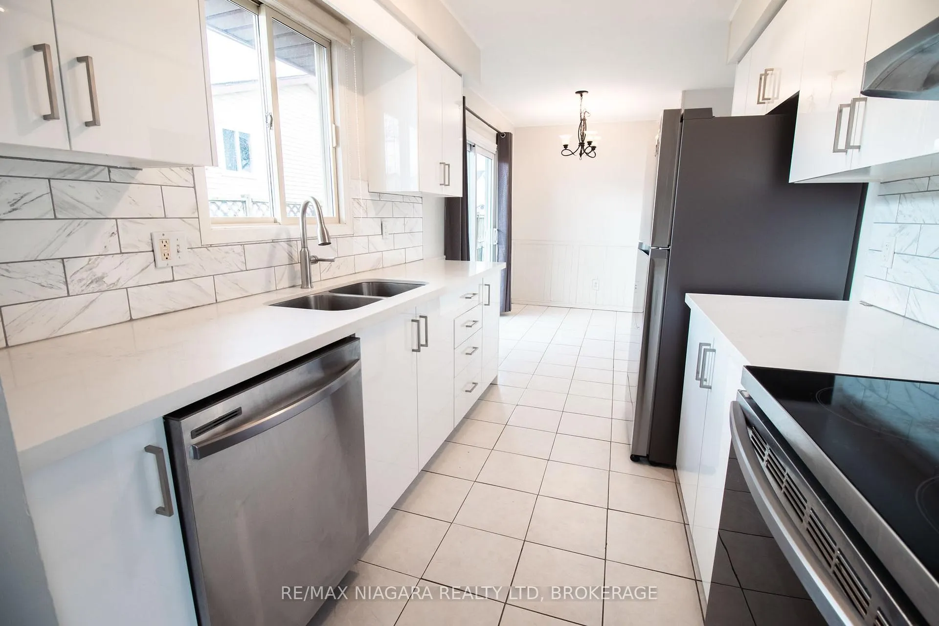 Photo 5 of 100 Terrace Avenue, Welland, Broadway — HOMEH