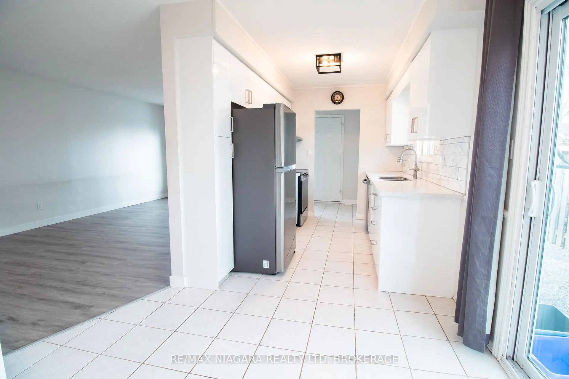 Photo 7 of 100 Terrace Avenue, Welland, Broadway — HOMEH