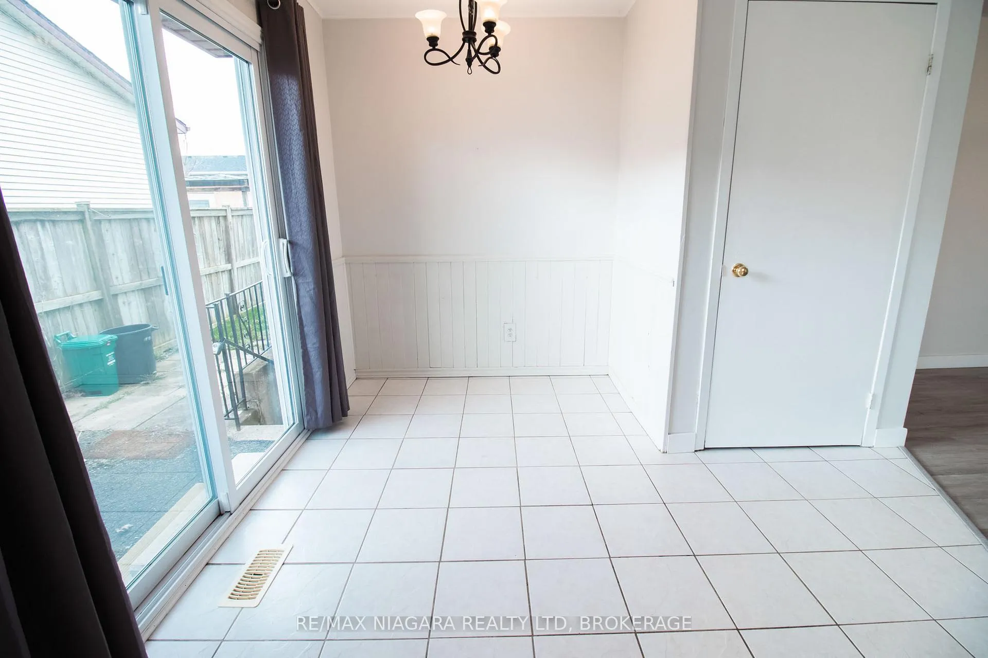 Photo 9 of 100 Terrace Avenue, Welland, Broadway — HOMEH