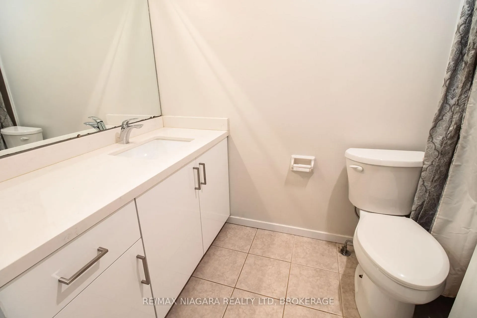 Photo 11 of 100 Terrace Avenue, Welland, Broadway — HOMEH