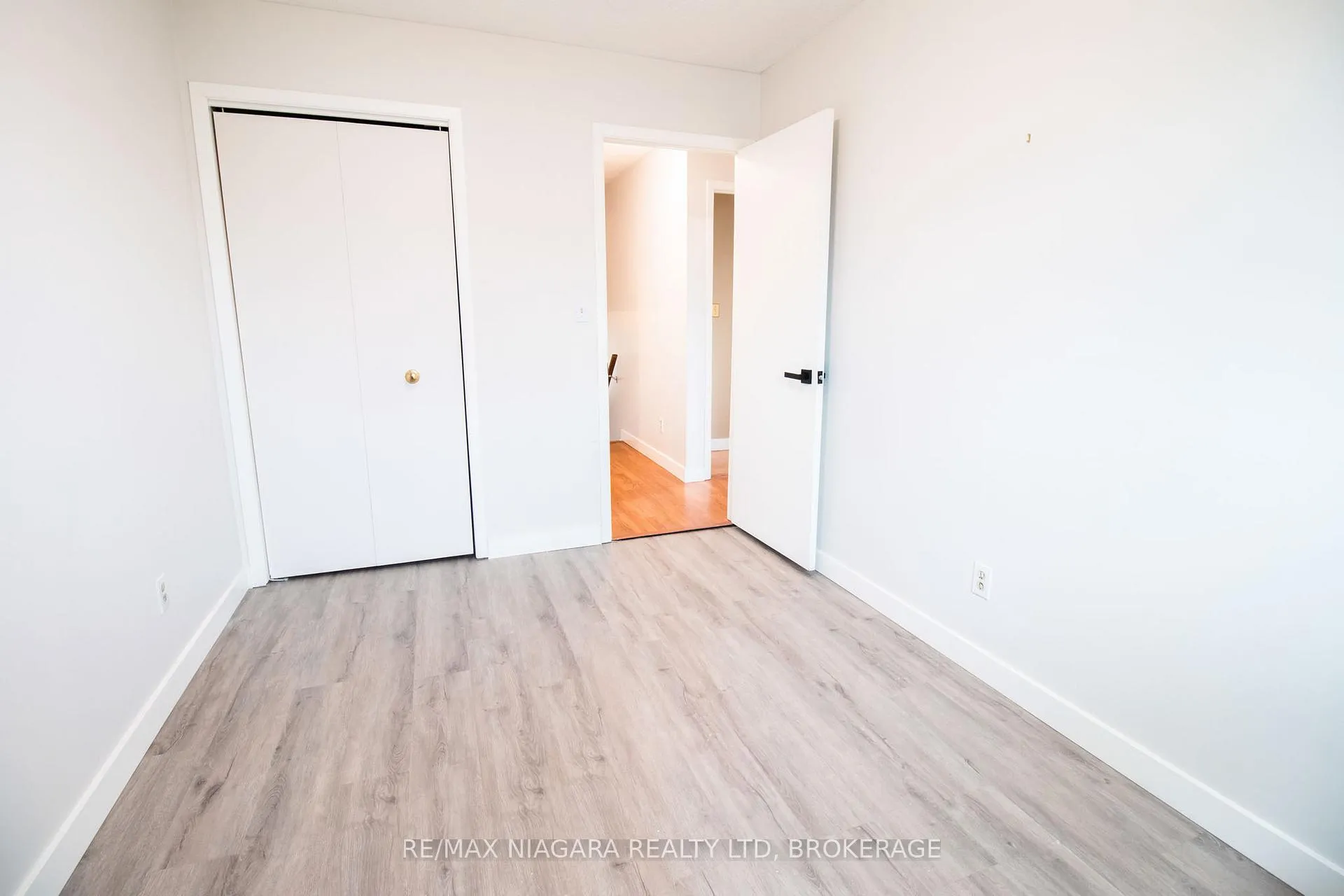 Photo 16 of 100 Terrace Avenue, Welland, Broadway — HOMEH