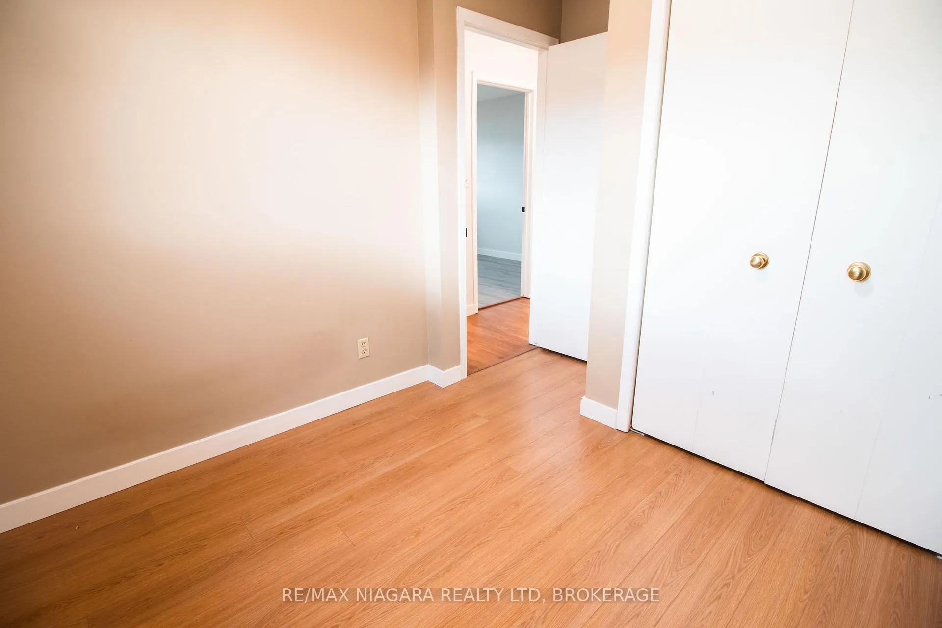 Photo 18 of 100 Terrace Avenue, Welland, Broadway — HOMEH