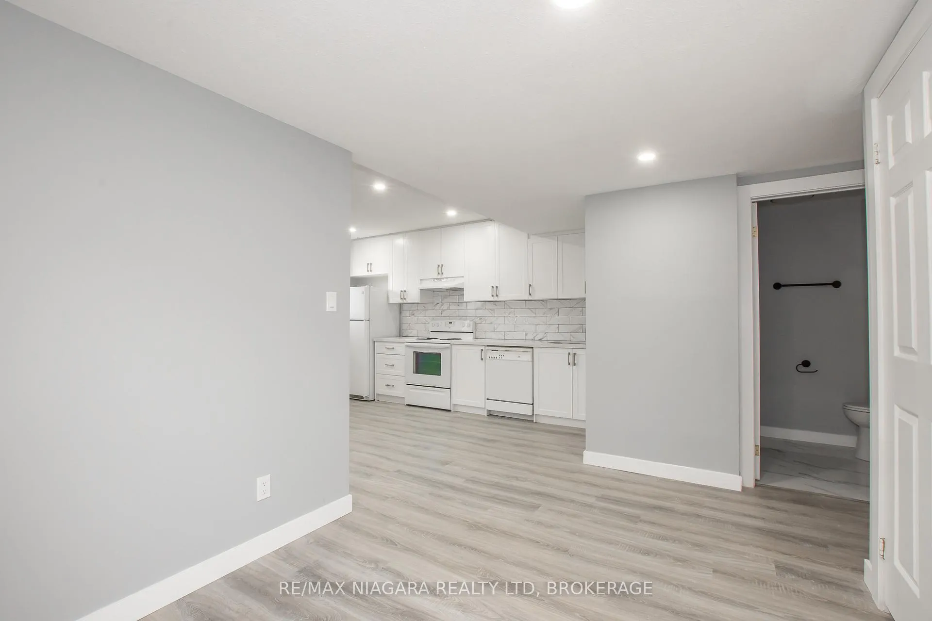 Photo 19 of 100 Terrace Avenue, Welland, Broadway — HOMEH