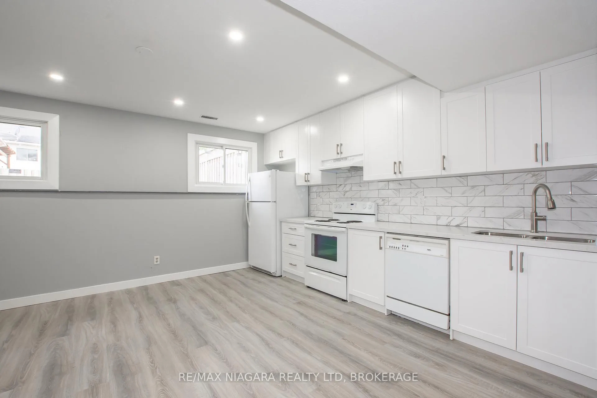 Photo 20 of 100 Terrace Avenue, Welland, Broadway — HOMEH