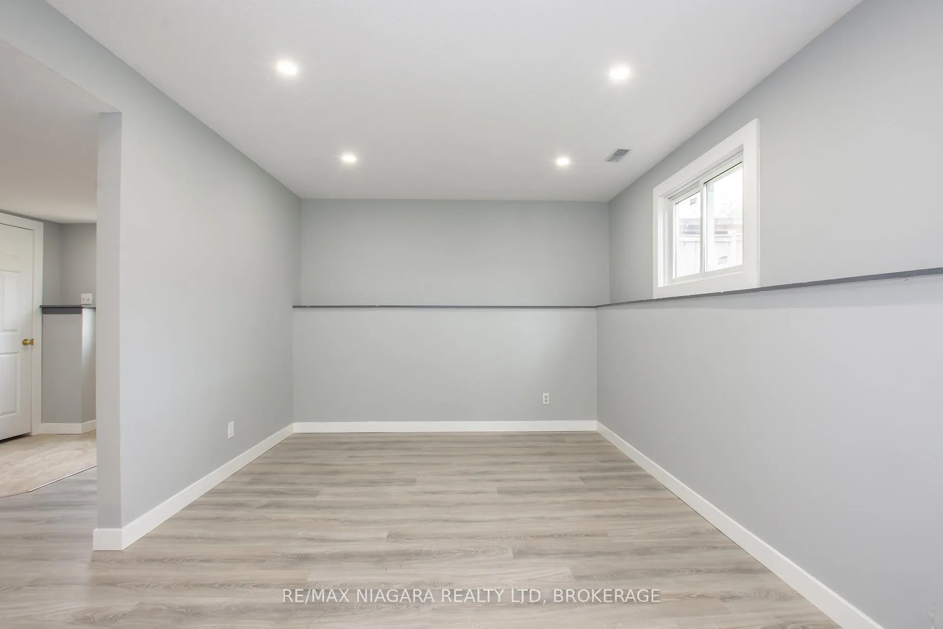 Photo 23 of 100 Terrace Avenue, Welland, Broadway — HOMEH